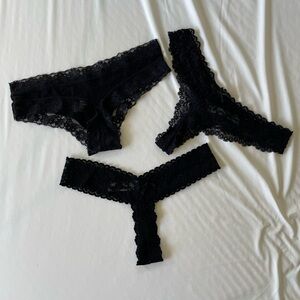 Women’s black lace panties